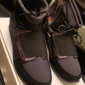 Chic Black and Gray Women's Sneakers